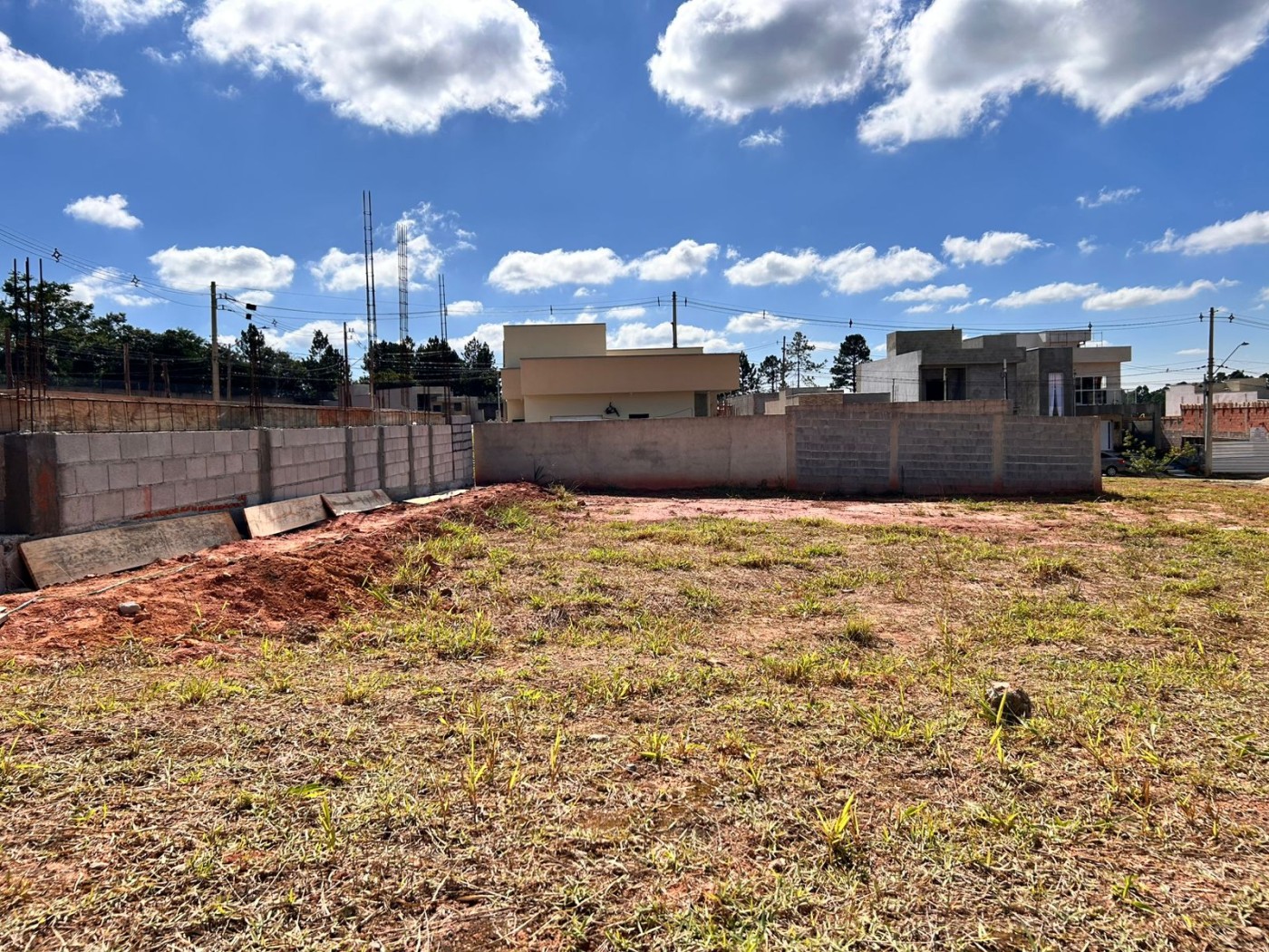Terreno à venda, 200m² - Foto 1