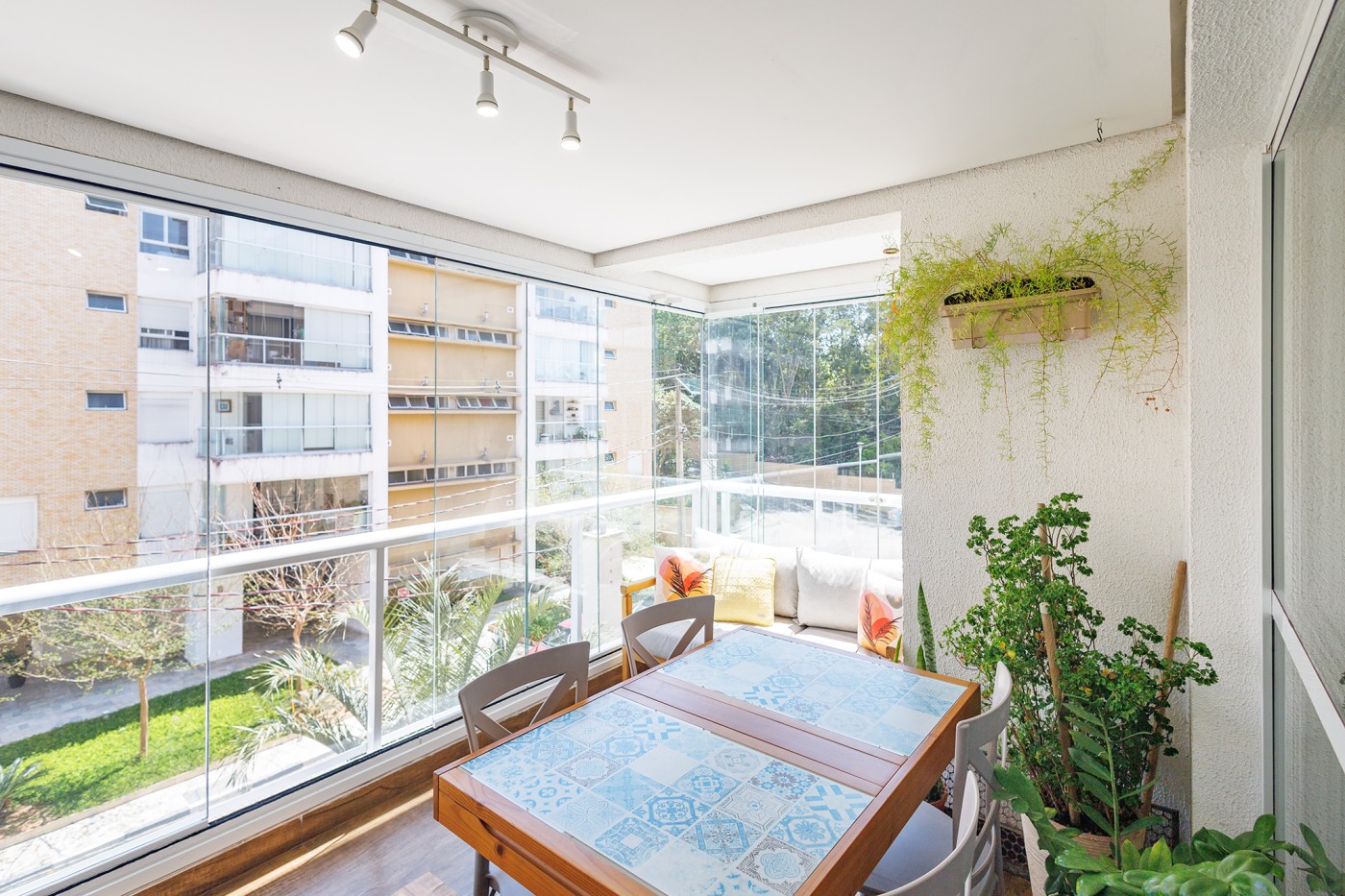Apartamento à venda com 3 quartos, 96m² - Foto 1